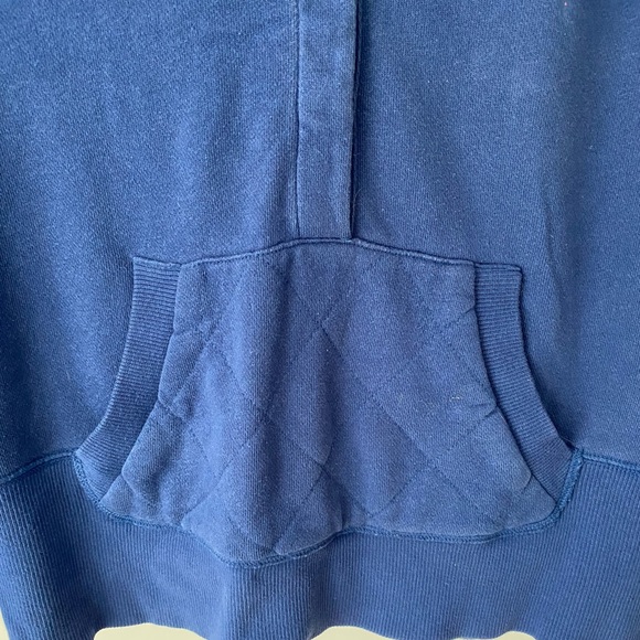 Navy blue Billabong sweater with buttons in front and stitched front pocket - Picture 4 of 7